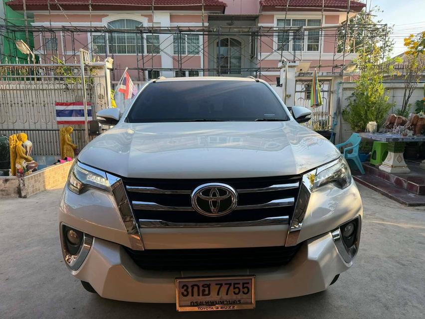 รถ Toyota Fortuner ปี 2015 เป็นรถ SUV