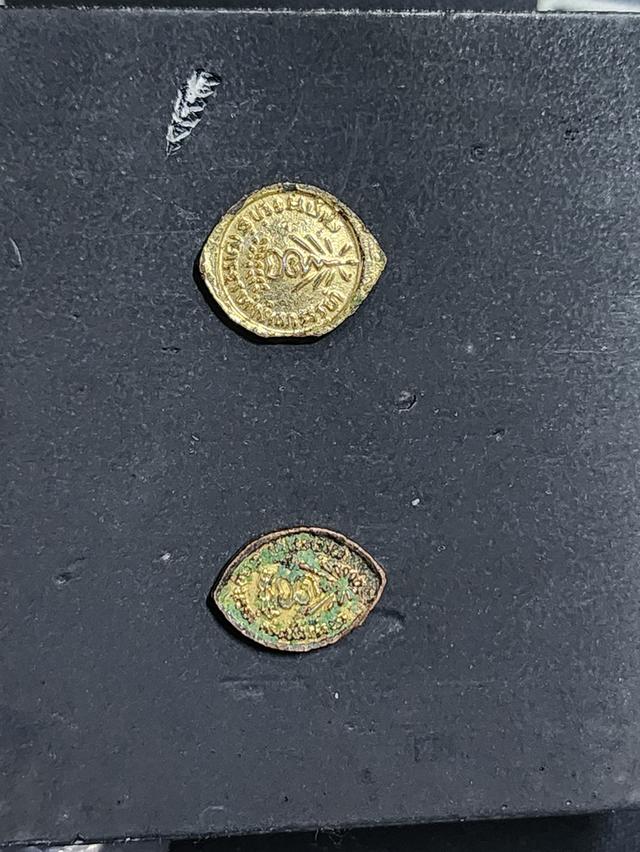 เหรียญเม็ดแตงเหรียญเม็ดแตงหลวงปู่แหวน มี มี 2