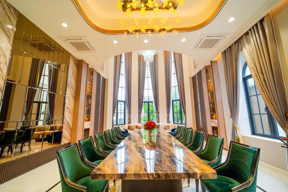 บ้าน ขายคฤหาสน์หรู พุทธมณฑลสาย 3 ราคา 250 ล้านบาท ตกแต่งสวยหรูพร้อมเข้าอยู่ 4