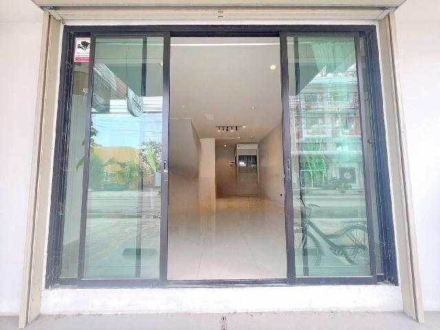 ติดถนนใหญ่ Windmill 188 ตร.ม.อาคารพาณิชย์ 2 ชั้น ตลาดกิ่งแก้ว 1.5 กม.2 น้ำ.วิวบ่อน้ำกว้าง เหมาะสำหรับออฟฟิศ ร้านอาหาร 4