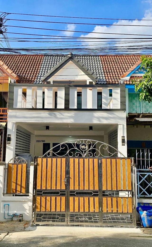 เคหะร่มเกล้า 17 ตร.ว. • 2 ห้องนอน 2 ห้องน้ำ 2