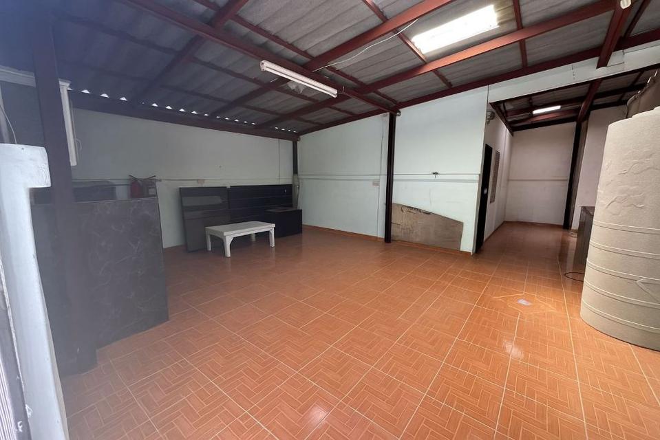 ขายอาคารพาณิชย์ 3 ชั้น 2 คูหาติด หลังมุม ทำเลดี เดินทางสะดวก อำเภอบางละมุง จังหวัดชลบุรี 9