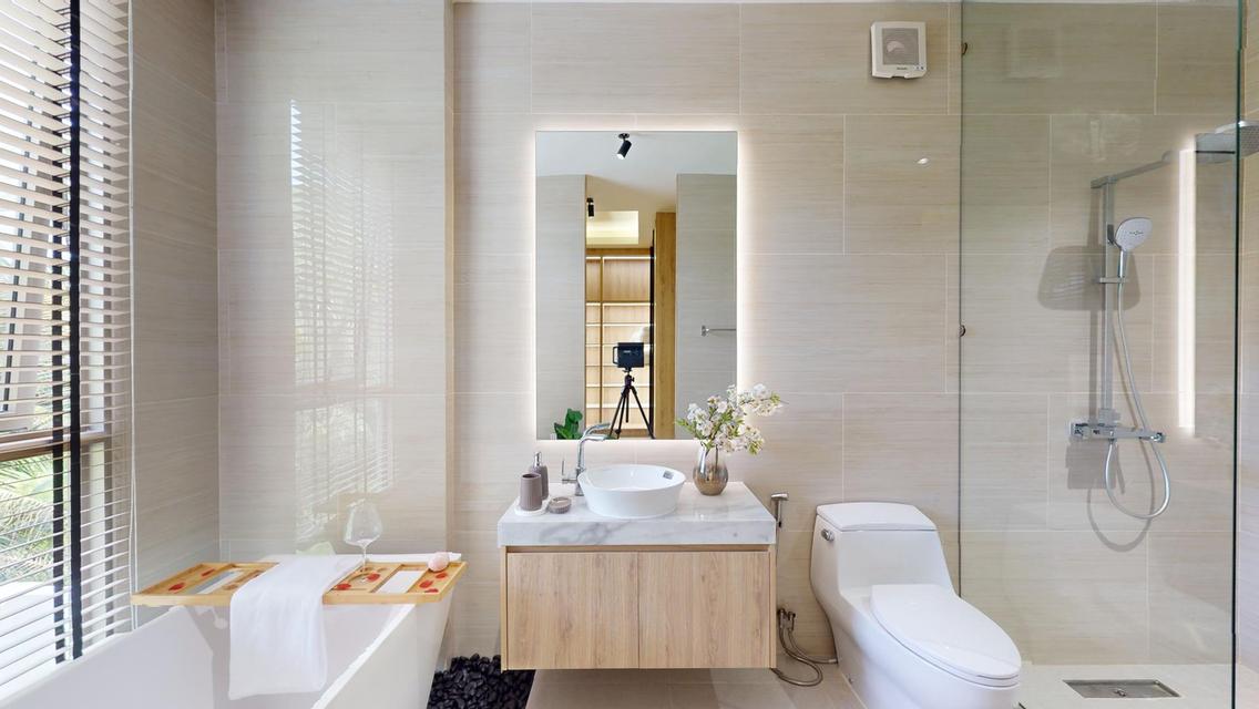 วิลล่าดีไซน์โดดเด่นเป็นเอกลักษณ์ ไม่เหมือนใคร โอบล้อมด้วยธรรมชาติอันเงียบสงบ ให้ความเป็นส่วนตัวอย่างแท้จริง พร้อมทำเลที่ลงตัว ใกล้สิ่งอำนวยความสะดวกแล 4