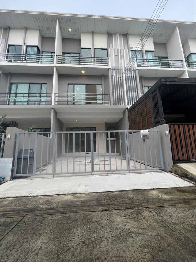 ทาวน์โฮม อาคารพาณิชย์ 11