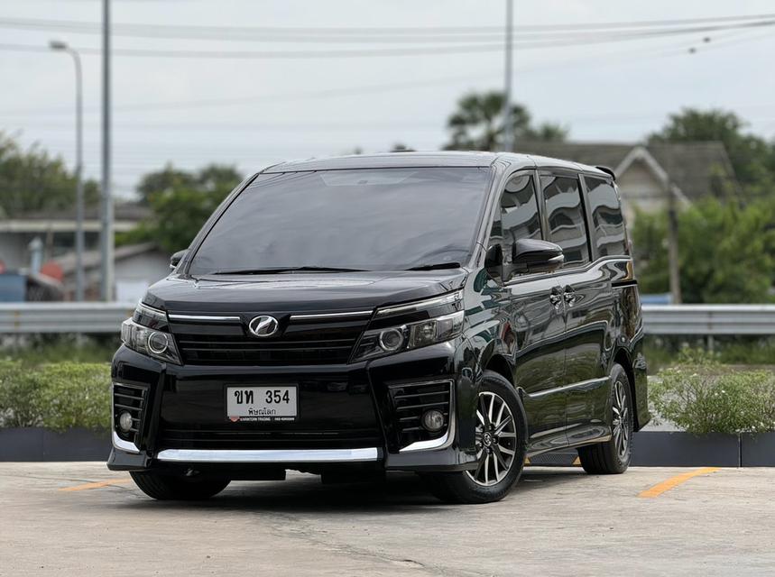 TOYOTA VOXY, 2.0 ZS โฉม ปี14-ปัจจุบัน สีดำ ออโต้ เครื่องยนต์ 2.0 เบนซินล้วน ไม่เคยติดแก๊สมาก่อน