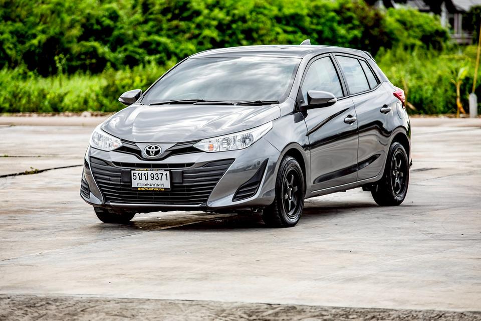 Toyota Yaris 1.2 Entry ปี 2017 สีเทา 