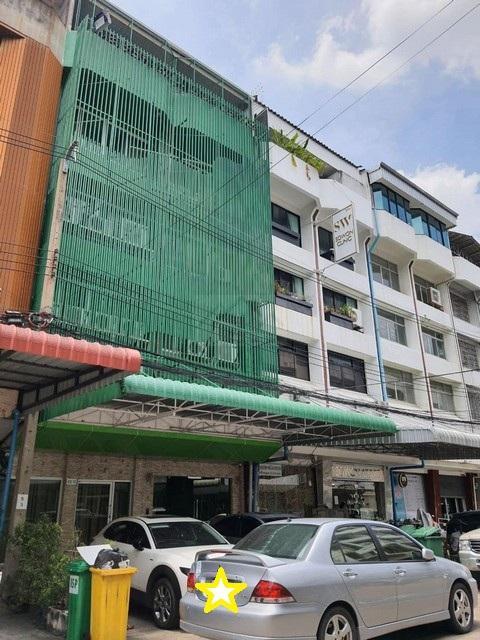 ให้เช่า อาคารพาณิชย์ 5 ชั้น ชั้นดาดฟ้า 1,080 ตรม. ซอยรัชดาภิเษก 22 