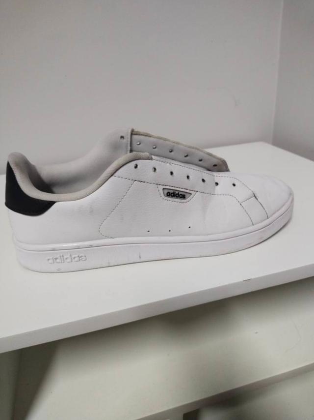 รองเท้าผ้าใบ Adidas มือสอง