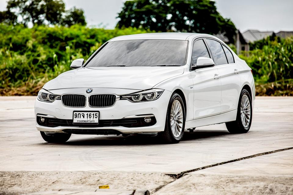 Bmw 320i Luxury ปี 2016 สีขาว สวยสภาพดี