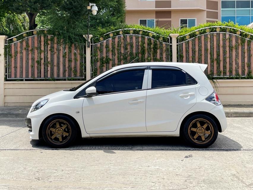🚗 HONDA BRIO 1.2 V (Minorchange) AT ปี 2015✨ รถบ้านแท้ สภาพนางฟ้า พร้อมใช้งาน133609 km ✅ รุ่นไมเนอร์เชนจ์ ภายในโทนดำ สปอร์ตสวย รูปที่ 5