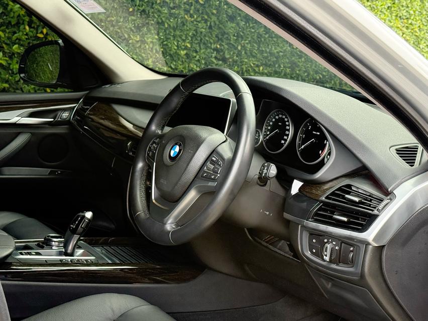 2015 BMW X5 25D รถสภาพสวยสมบูรณ์ พร้อมใช้งาน รถวิ่งน้อย ประวัติศูนย์ครบ ไม่เคยมีอุบัติเหตุครับ 11