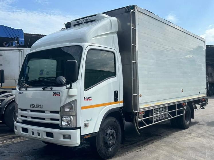 หกล้อตู้เย็น ISUZU NQR175 แรง ปี 56