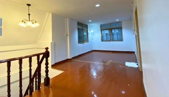 ให้เช่าบ้านเดี่ยว 2ชั้น ติดถนนสุขุมวิท 105 ลาซาล บ้านรีโนเวทใหม่ ใกล้ BTS แบริ่ง เหมาะทำออฟฟิศ ร้านค้า คาเฟ่ ที่จอดรถในรั้ว 2 คัน