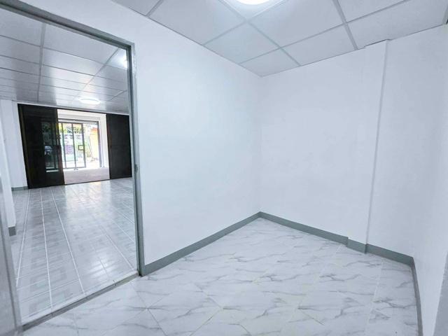 ทาวน์เฮ้าส์ 2 ชั้น รีโนเวทใหม่ รร.นานาชาติรีเจนท์ 1.2 กม. ประชาราษฏร์บำเพ็ญ 12-18 ตลาดสดห้วยขวาง 1.4 กม. 4