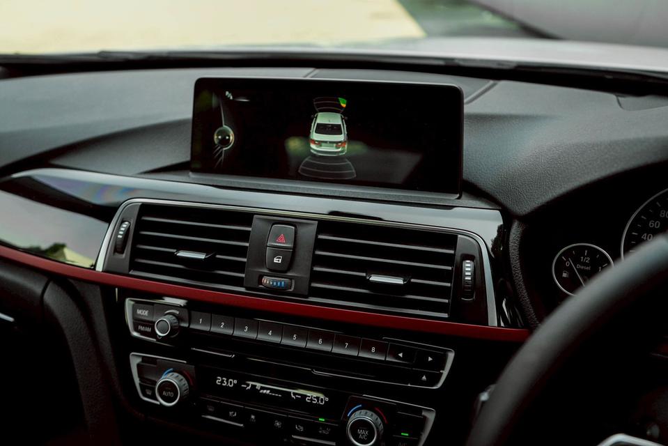 BMW 320d SPORT F30 AT 2015 รูปที่ 16