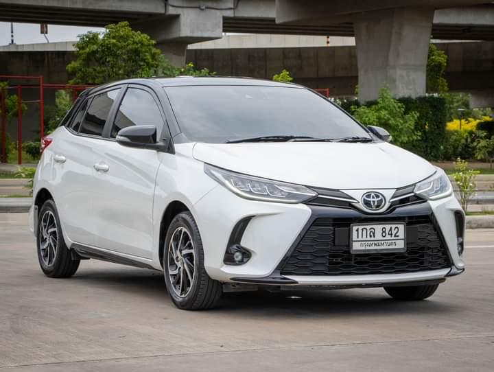 TOYOTA YARIS 1.2 Sport Premium Black Roof เกียร์ออโต้ ปี 2020 3