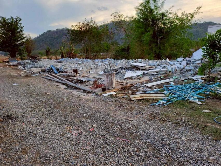 ขายที่ดิน​  ​11 ไร่​ ​ซอยพัฒนานิคม 11​  ตำบลช่องสาริกา​ อำเภอพัฒนานิคม​  จังหวัดลพบุรี​ ราคาไร่ละ 1.25 ล้านบาท​  สนใจติดต่อโทร 085-121-0072 5