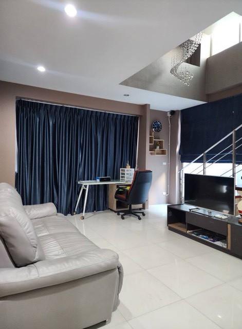 ให้เช่าบ้านเดี่ยว 3 ชั้น พร้อมเฟอร์เข้าอยู่ ย่านรามอินทรา ใกล้ MRT คู้บอน ใกล้ Fashion Island เหมาะอยู่อาศัยหรือโฮมออฟฟิศ เดินทางสะดวก 3