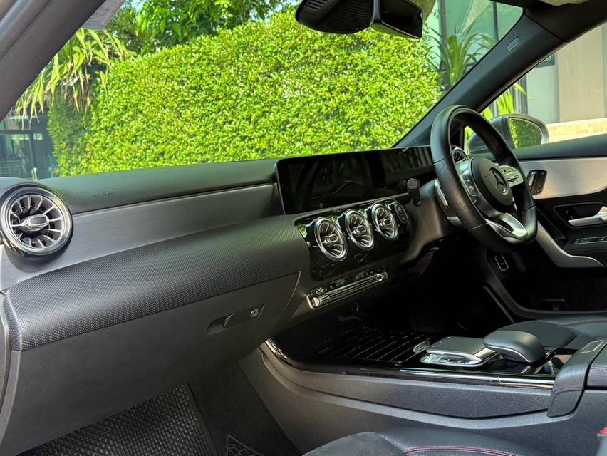 2020 BENZ A200 AMG รถสวยสภาพป้ายแดง รถวิ่งน้อยเพียง 68,XXX กม เข้าศูนย์ทุกระยะ ไม่มีอุบัติเหตุครับ รูปที่ 11