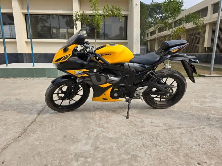 ขาย Suzuki GSX-R150 สีเหลือง 2