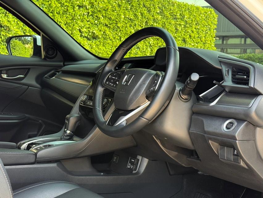 2019 HONDA CIVIC FK 1.5 TURBO รถมือเดียว รถวิ่งน้อยเพียง 60,000 กม สภาพป้ายแดง ประวัติศูนย์ครบ  รถไม่เคยมีอุบัติเหตุครับ รูปที่ 10