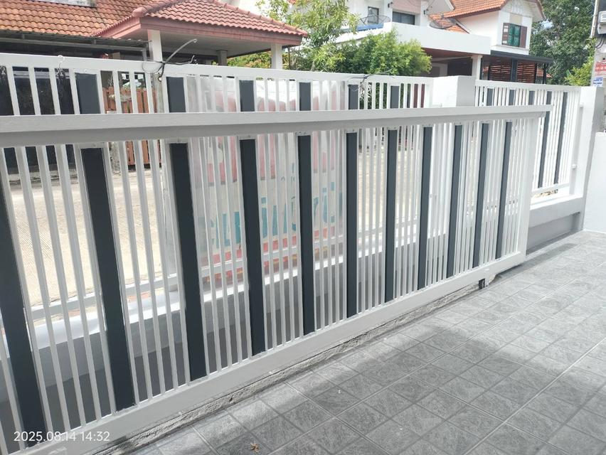ขายบ้าน 2ชั้น หมู่บ้านโฮมทาวน์เฟส2 (ตรงข้ามเดอะทรี พลาซ่า หนองยายบู่) ศรีราชา ถนนศรีราชา-หนองยายบู่ 2