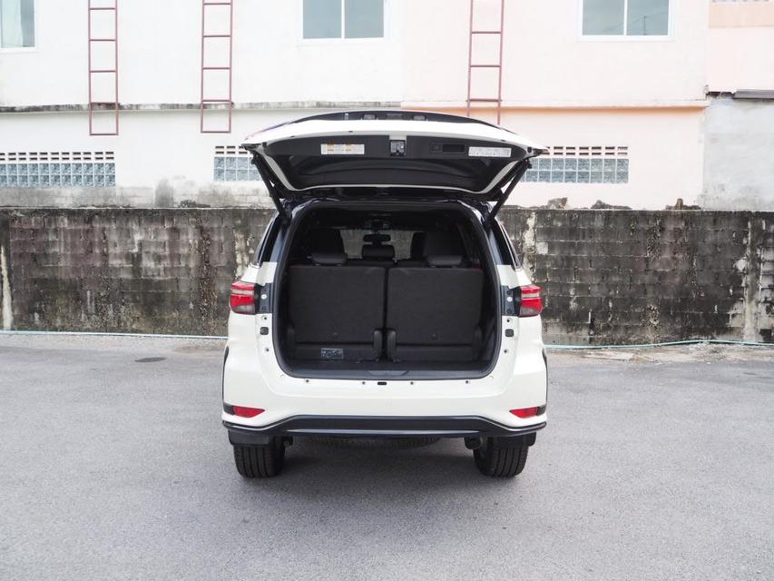 TOYOTA FORTUNER 2.4 LEGENDER BLACK TOP 2WD ปี 2022 9