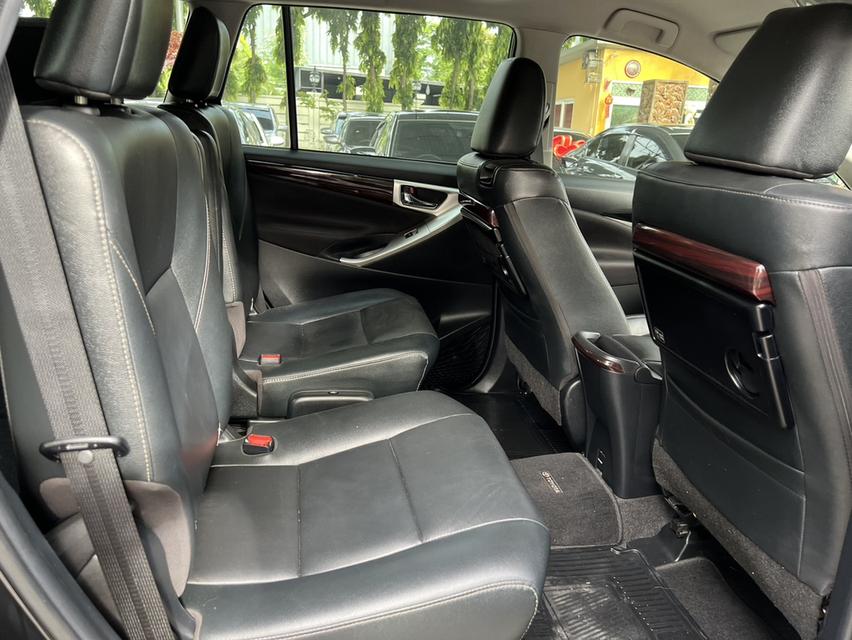 Toyota INNOVA 2.8 Crysta Premium  10