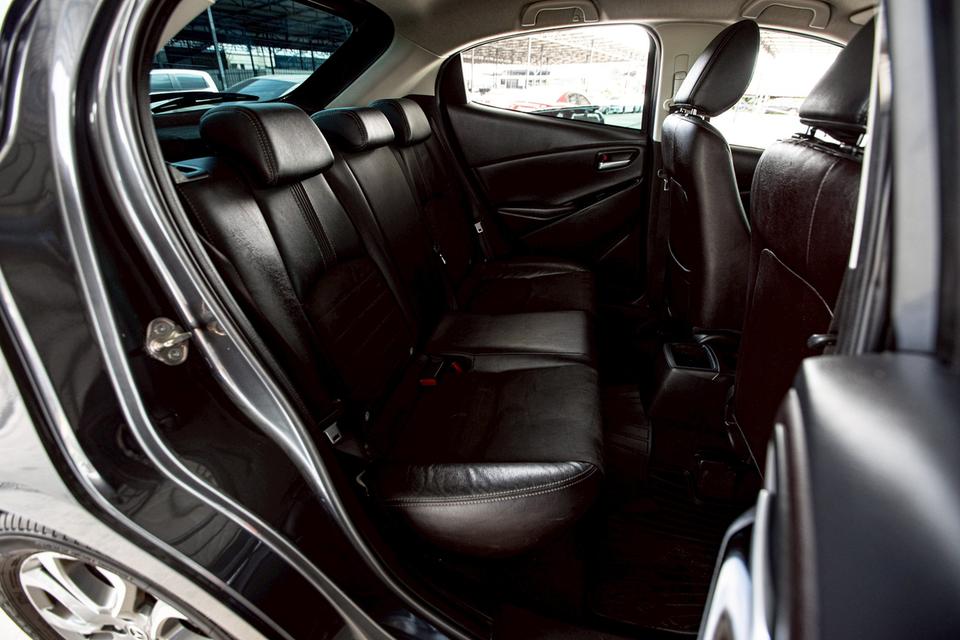 Mazda2 1.5 XD Highplus Sport ปี 2017 ดีเซล รุ่นท๊อป สีเทา มือเดียวป้ายแดง 15