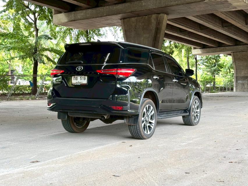 ขายรถ Toyota Fortuner Legender 2.4 2WD ปี 2022 สีดำ เกียร์ออโต้ 4