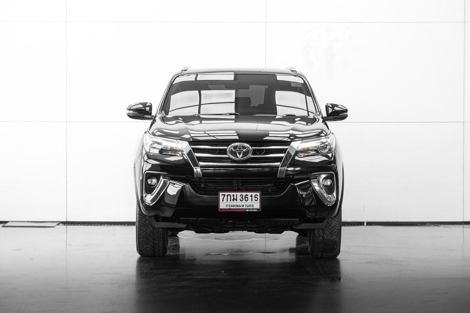 2018 TOYOTA FORTUNER 2.4 V 2WD SUV สีดำ ไมล์ 115083 กม.