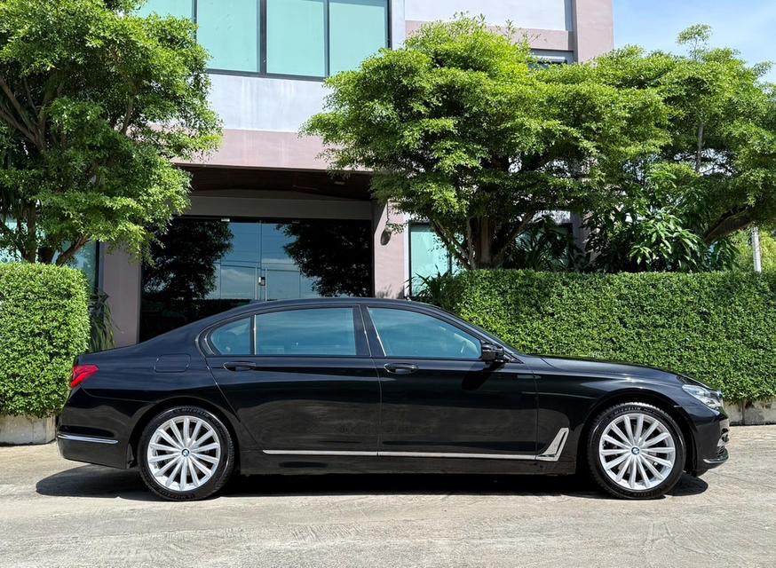 2017 BMW SERIES7 740LI G12 รถมือเดียวออกป้ายแดง รถวิ่งน้อย เข้าศูนย์ทุกระยะ ไม่เคยมีอุบัติเหตุครับ 2