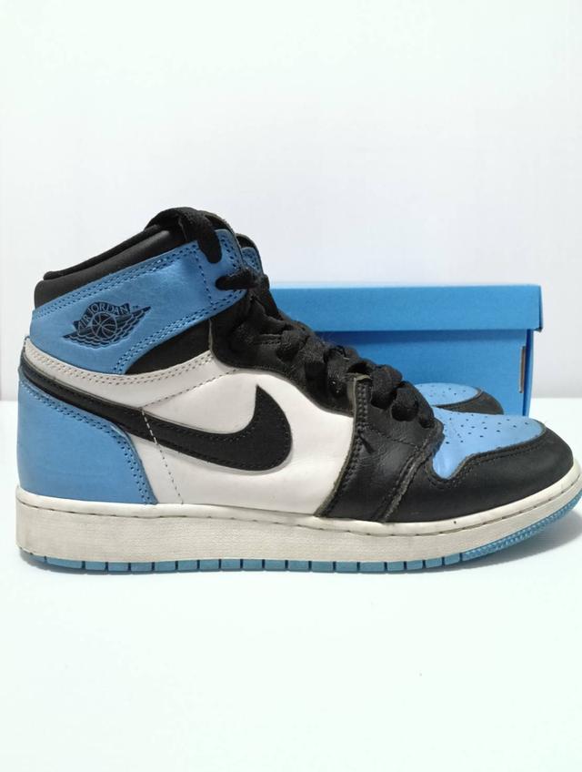 Jordan 1 High OG GS "UNC Toe" ไซส์ 39 (24.5cm) ของแท้ มีกล่องครบ ลดราคาโละตู้!