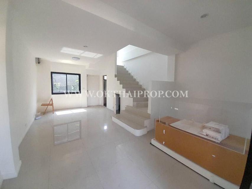 ทาวน์โฮมสร้างใหม่ 3 ชั้น ถ.ติวานนท์ 52 ท่าทราย เมืองนนทบุรี 2