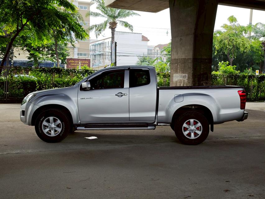 D-MAX 2.5 HI-LANDER CAB MT 8