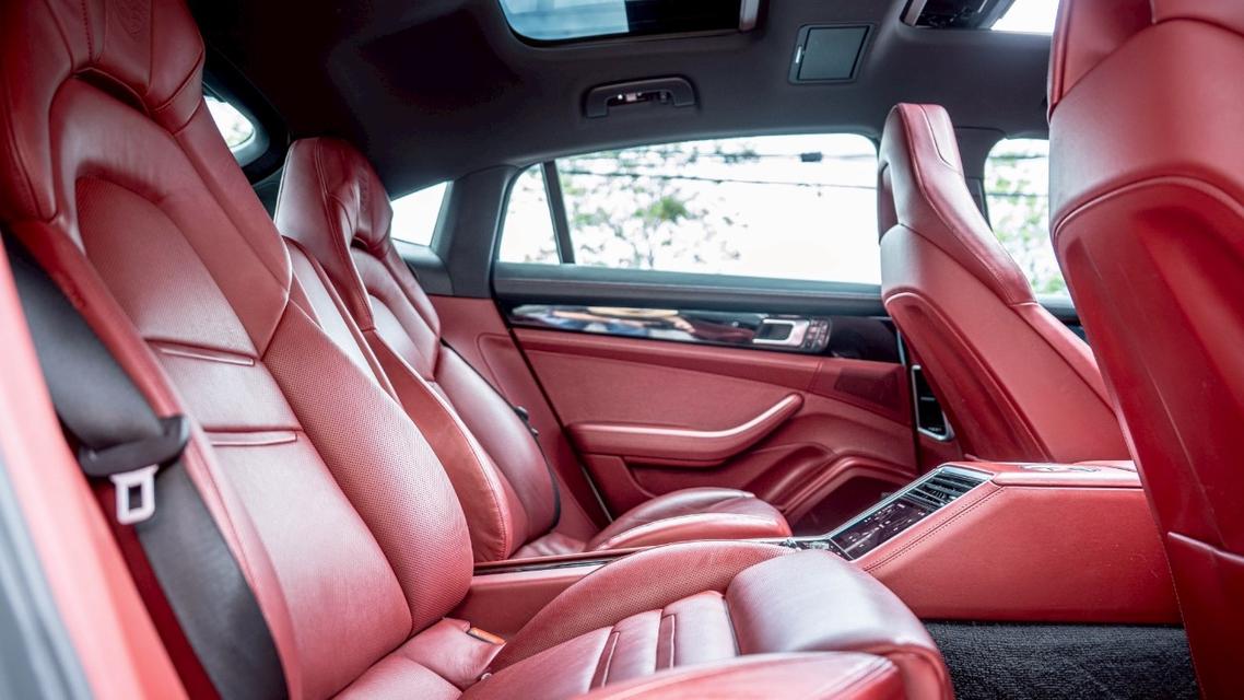 Porsche Panamera 4 E-Hybrid Executive 2018 สีขาว Wrap กันรอยสีชมพู รูปที่ 17