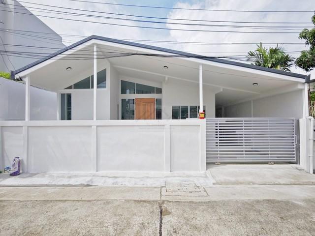 ขายบ้านเดี่ยวชั้นเดียว 51 ตรว. 3 ห้องนอน รีโนเวทใหม่ ย่านโชคชัย 4 ซอย 55 ลาดพร้าว