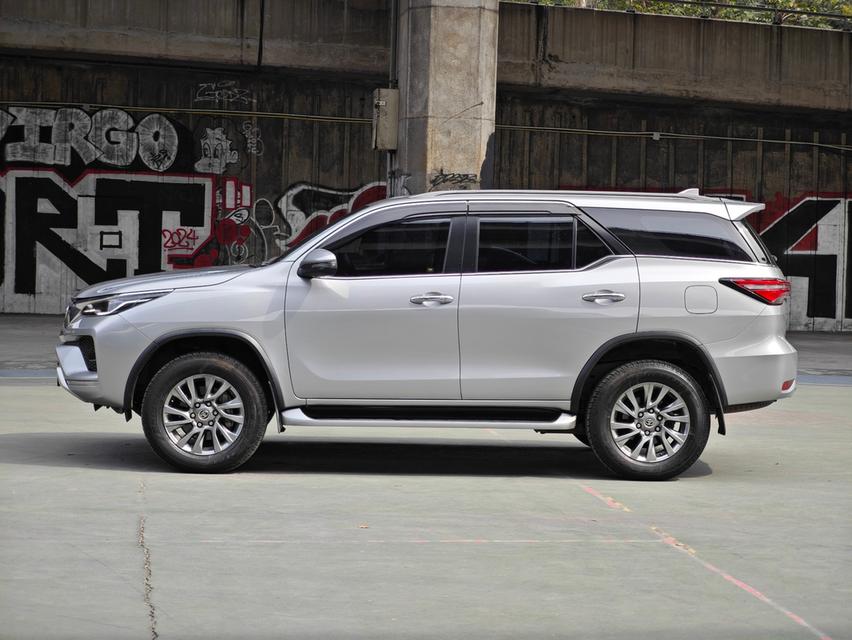 ขายรถ Toyota Fortuner 2.4V 4WD ปี 2021 สีเทา เกียร์ออโต้ 7