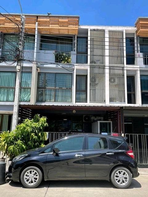 ให้เช่า ทาวน์โฮม 3 ชั้น บ้านมีแอร์ครบ ถูกที่สุดในโลก แฟชั่น รามอินทรา 3กม. รพ.สินแพทย์ 20ตรว. 3นอน 3น้ำ ที่จอดรถ 2 คัน ห 1
