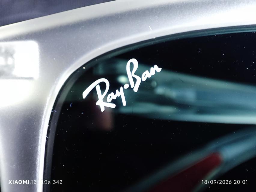 แว่นกันแดด RayBan RB4433M Scuderia Ferrari Collection F625/6G 54-20 145 3N โดดเด่นด้วยกรอบสีขาวขัดเงา ตัดกับปลายขาแว่นสีแดง อ่านรายละเอียดก่อน รูปย่อยที่ 4