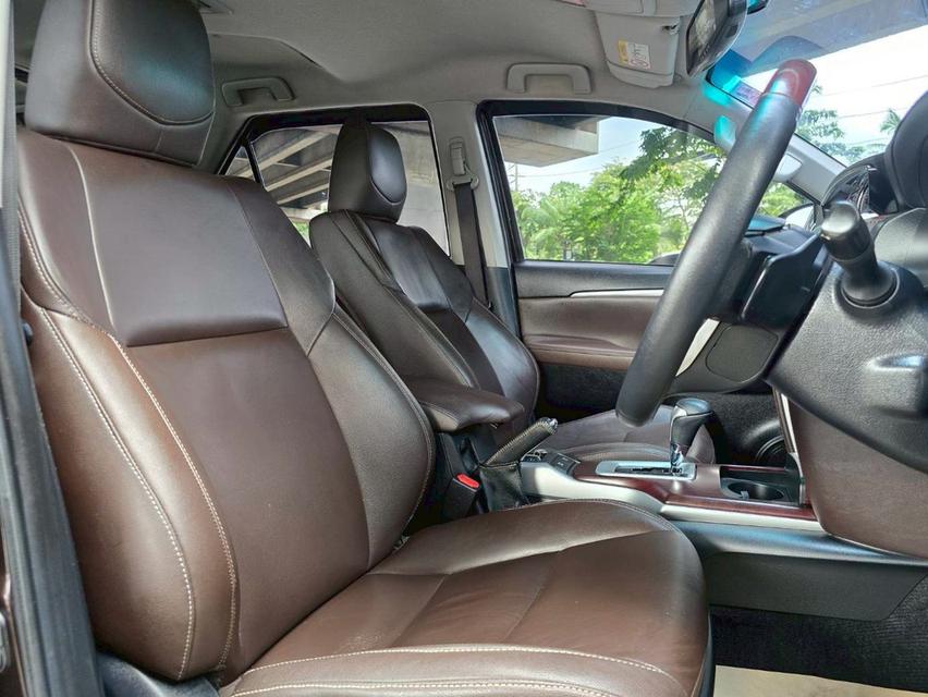 Toyota Fortuner 2.4V ปี16 11