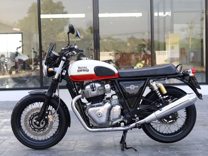 ขาย Royal Enfield Interceptor 650 สีขาว 3