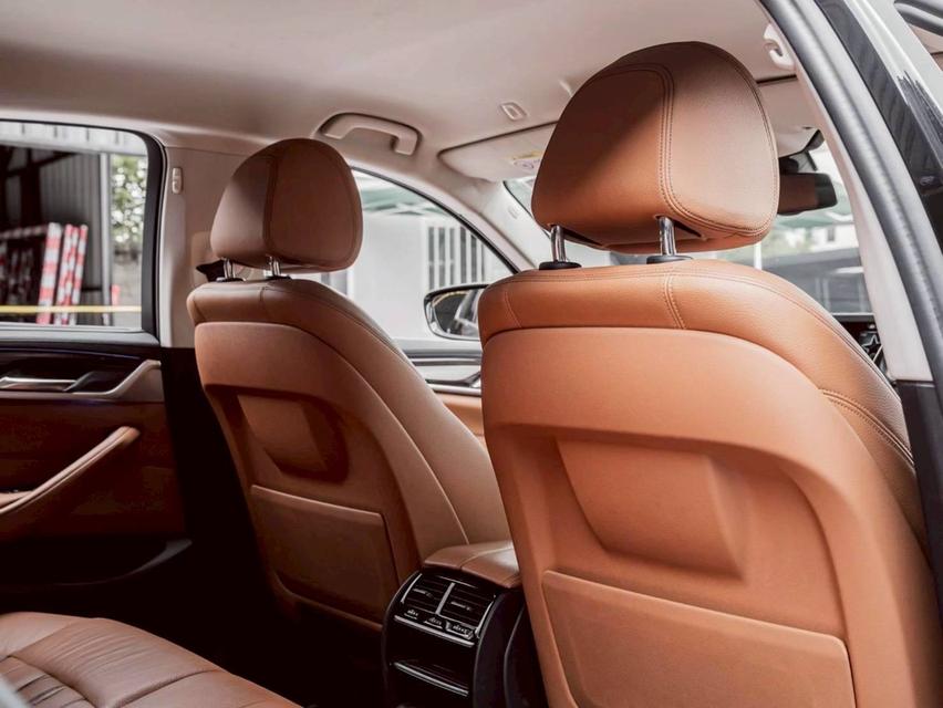 รหัสรถ 67GG2585 BMW 520d Luxury Limousine G30 ปี2017 13