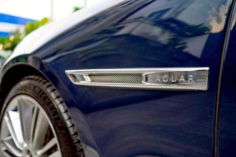 รหัสรถ PR669 Jaguar XJL 2012 Portforio Excutive Package 17