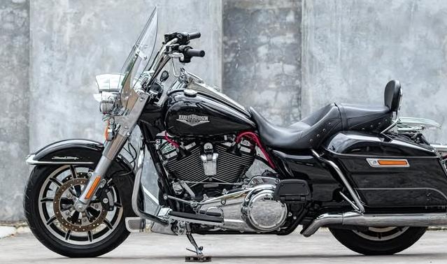 2017 Harley-Davidson  Roadking 107  3