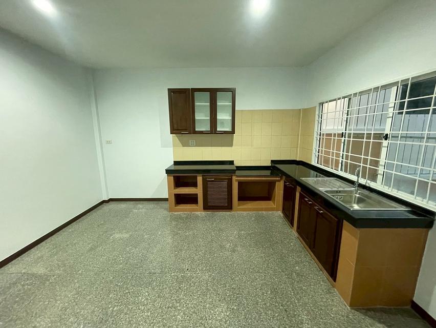 ขายบ้านเดี่ยวพร้อมอยู่  2 ชั้น 4 ห้องนอน 2 ห้องน้ำ 1 ห้องครัว 1 ห้องเก็บของ หมู่บ้านพฤกษากาญจน์ 3 ตำบลท่ามะขาม อำเภอเมือง จังหวัดกาญจนบุรี 11