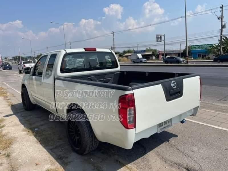 2011 Nissan Frontier Navara 4