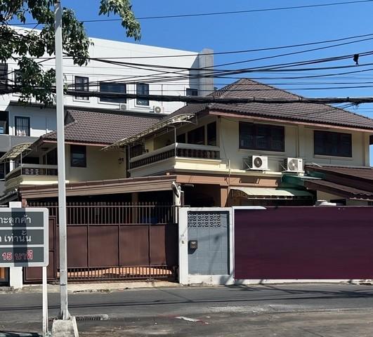 บ้านเดี่ยว 2 ชั้น 5 ห้องนอน 5 ห้องน้ำ จอดรถได้ 3 คัน ซอย 20 มิถุนา ย่านสุทธิสาร 1