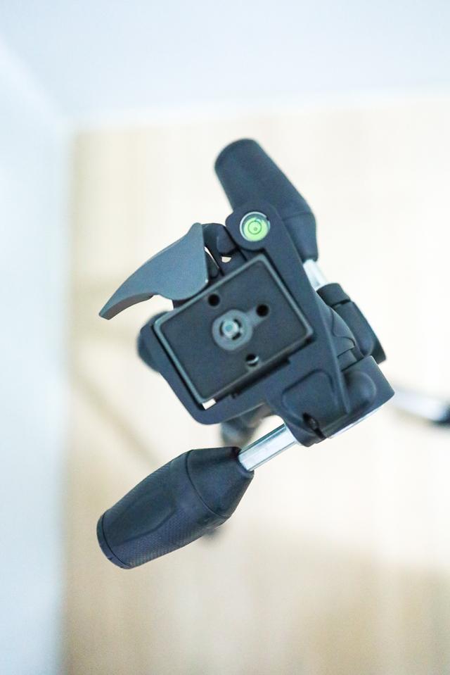 ขายขาตั้งกล้อง Manfrotto/290-dual-kit-alu3-sec มือสองสภาพดี ใช้งานได้เต็มประสิทธิภาพ