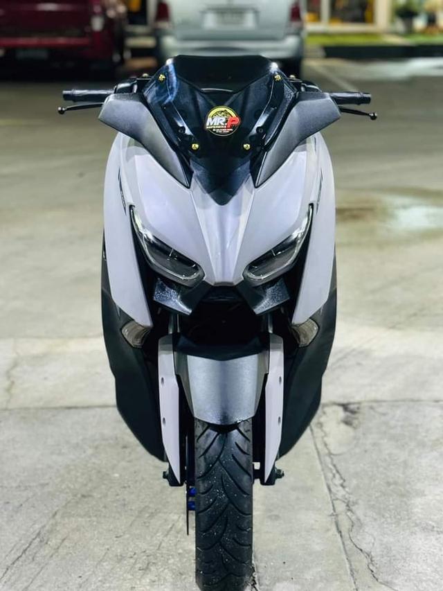 Yamaha Xmax สีขาวล้อน้ำเงิน 3